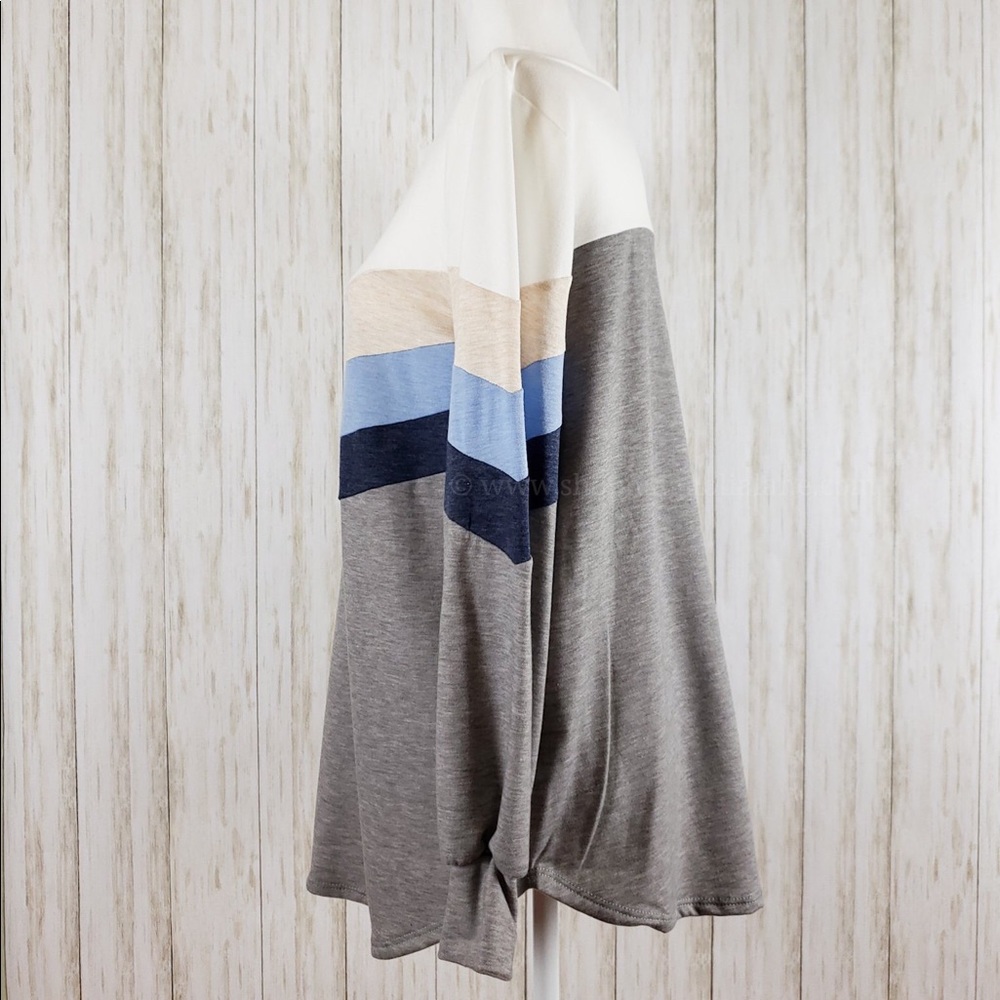 *Plus* Color Block Puff Sleeve Top - Picture 3 of 5